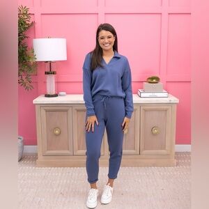 Discount Diva’s V-Neck Luxe Scuba Collar Pull-over Blue Long Sleeve Top Medium